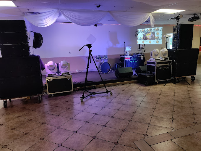 Equipo de DJ, sonido e iluminación